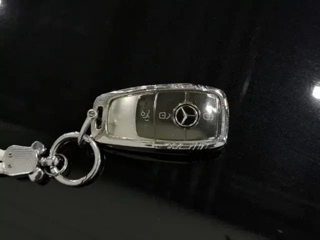 Mercedes-Benz E-Class — Фото автомобиля 19