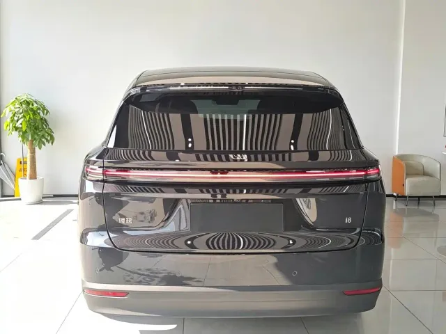 Li Auto i8 — Фото автомобиля 20