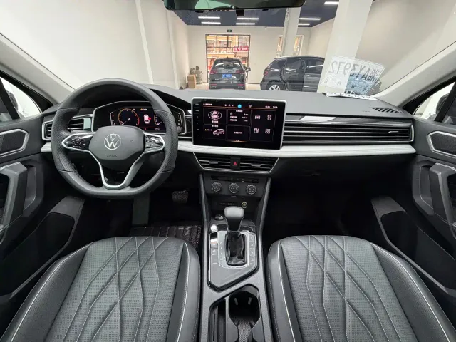 Volkswagen Tiguan L — Фото автомобиля 14