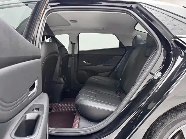 Hyundai Elantra — Фото автомобиля 16