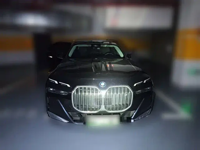 BMW i7 — Фото автомобиля 22