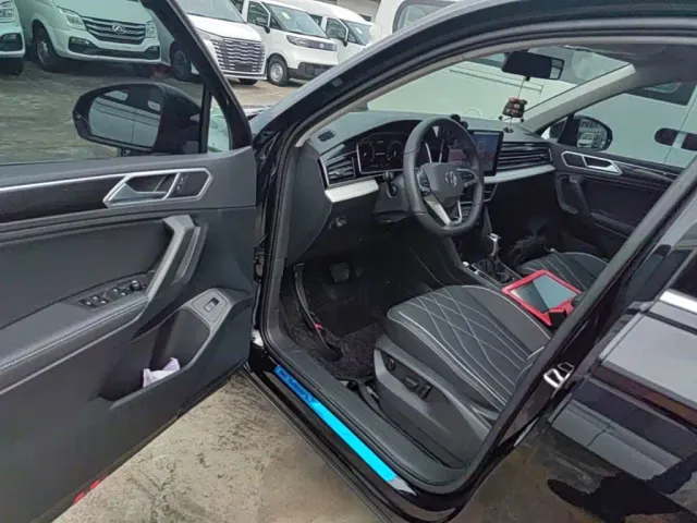 Volkswagen Tiguan L — Фото автомобиля 15
