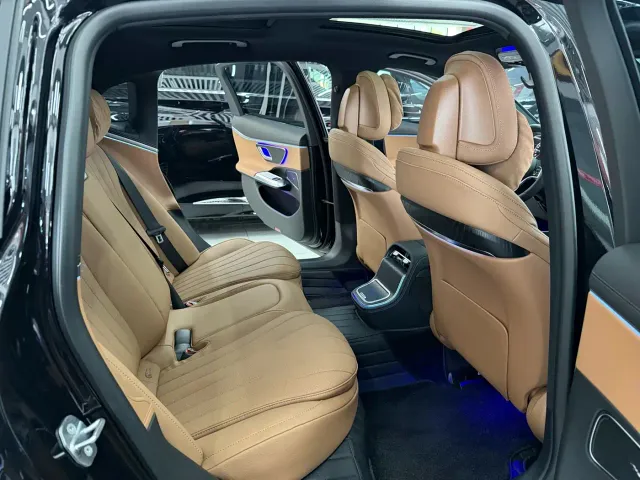 Mercedes-Benz E-Class — Фото автомобиля 11