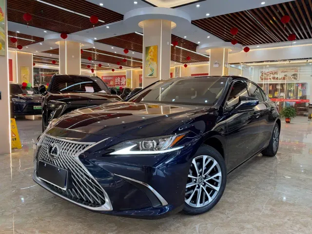 Фотография автомобиля — Lexus ES