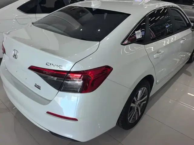 Honda Civic — Фото автомобиля 3
