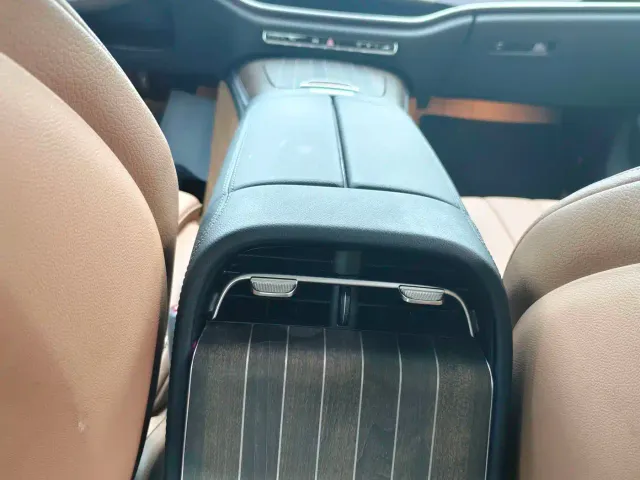 Mercedes-Benz E-Class — Фото автомобиля 7