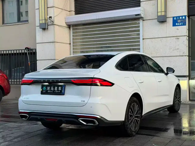 Geely Emgrand — Фото автомобиля 10