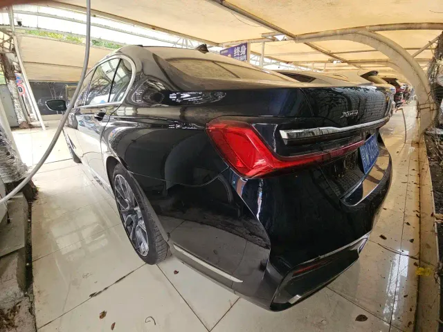 BMW 7 Series — Фото автомобиля 11