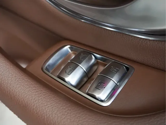 Mercedes-Benz E-Class — Фото автомобиля 26