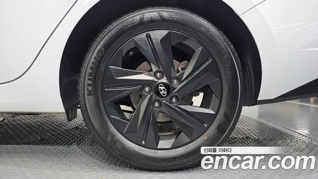 Hyundai Avante CN7 — Фото автомобиля 21