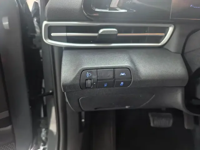 Hyundai Elantra 2022 1.5L CVT LUX Premium Edition — Фото автомобиля 19