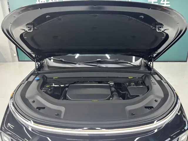 Li Auto L8 — Фото автомобиля 3