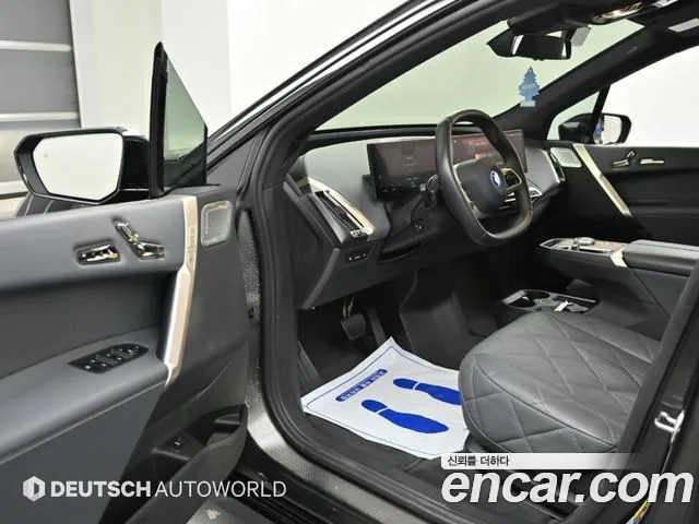 BMW iX — Фото автомобиля 12