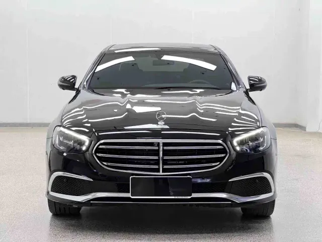 Mercedes-Benz E-Class — Фото автомобиля 2
