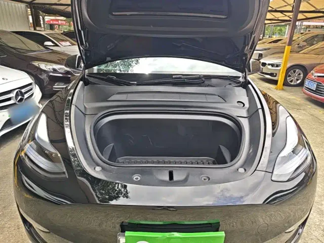 Tesla Model Y — Фото автомобиля 19