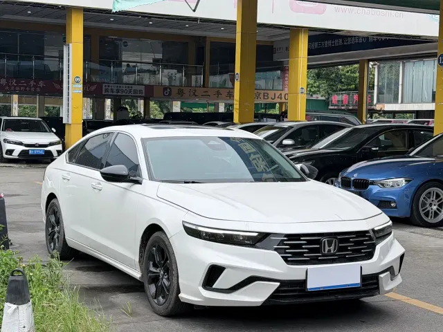 Honda Accord — Фото автомобиля 3