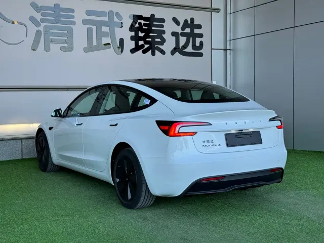 Tesla Model 3 — Фото автомобиля 14
