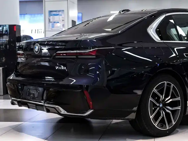 BMW 7 Series — Фото автомобиля 8