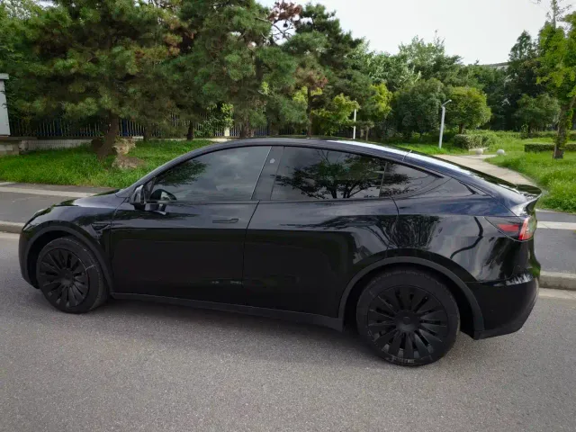 Tesla Model Y — Фото автомобиля 5