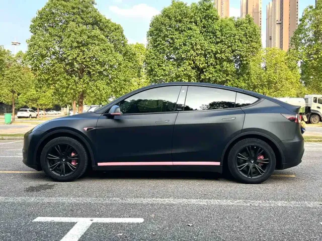 Tesla Model Y — Фото автомобиля 3
