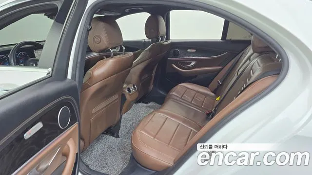 Mercedes-Benz E-Class — Фото автомобиля 9