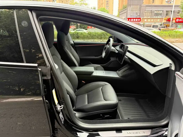 Tesla Model 3 — Фото автомобиля 11