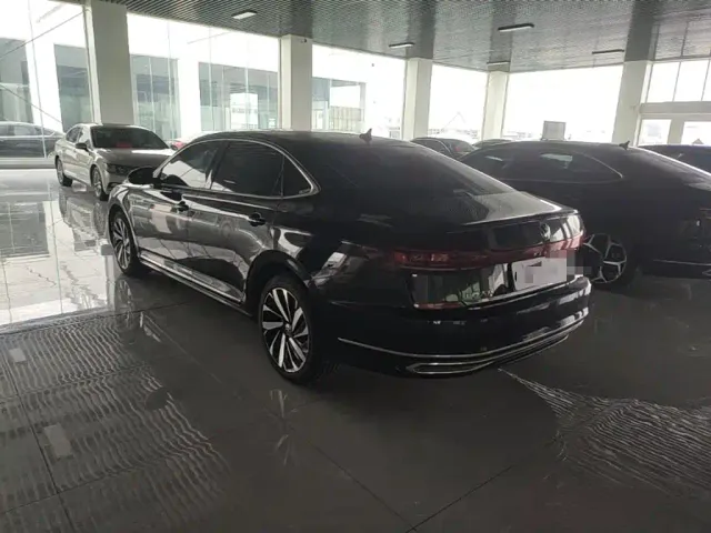 Volkswagen Passat — Фото автомобиля 4