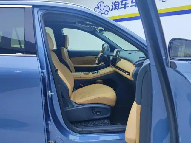 Geely Galaxy Starship 7 EM-i — Фото автомобиля 8