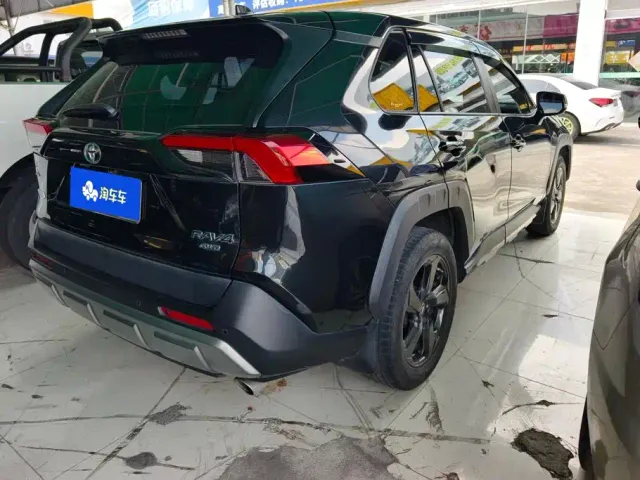Toyota RAV4 — Фото автомобиля 3
