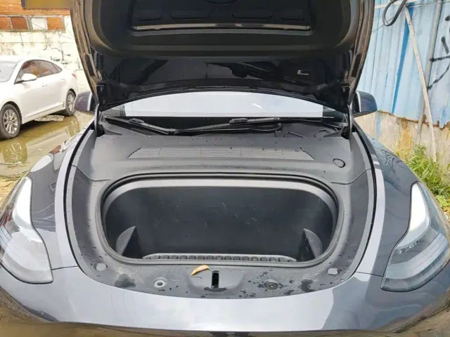 Tesla Model Y — Фото автомобиля 19