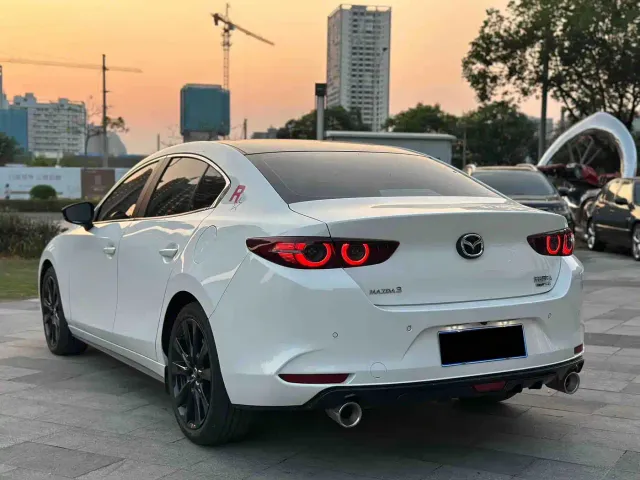 Mazda Axela — Фото автомобиля 6