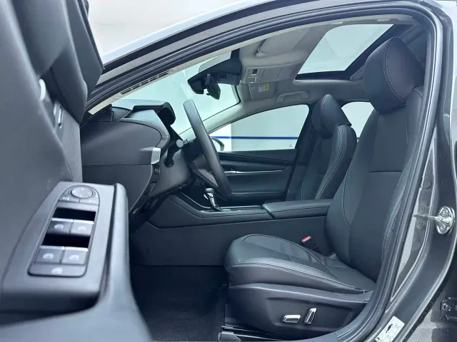 Mazda Axela — Фото автомобиля 7
