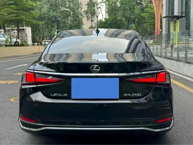 Lexus ES — Фото автомобиля 3