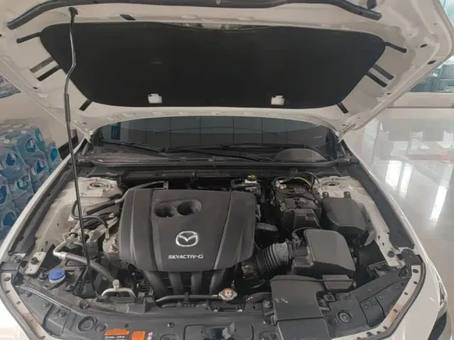 Mazda Axela — Фото автомобиля 15