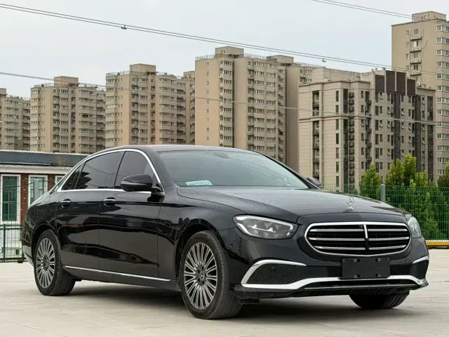 Mercedes-Benz E-Class — Фото автомобиля 3