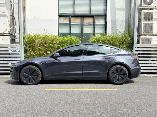 Tesla Model 3 — Фото автомобиля 3