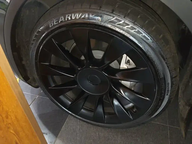 Tesla Model Y — Фото автомобиля 22