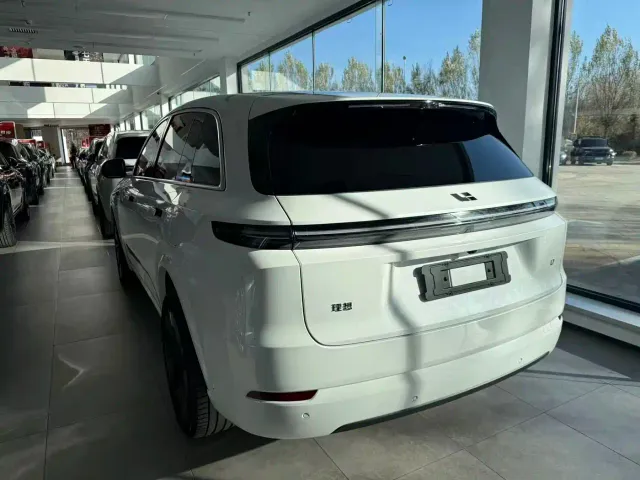Li Auto L7 — Фото автомобиля 2