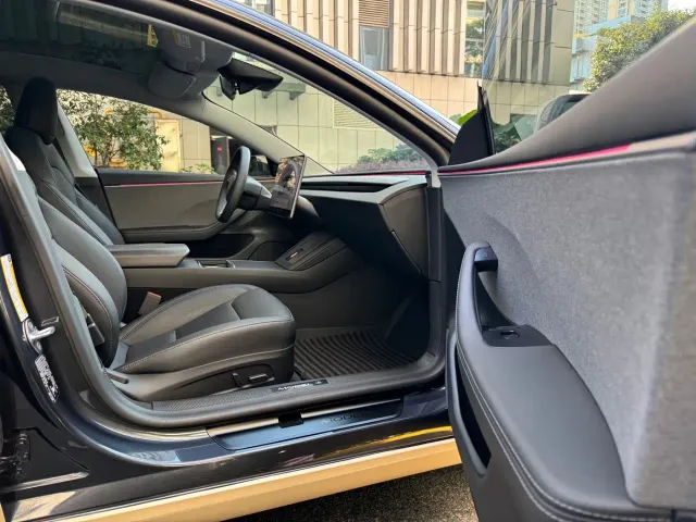 Tesla Model 3 — Фото автомобиля 9