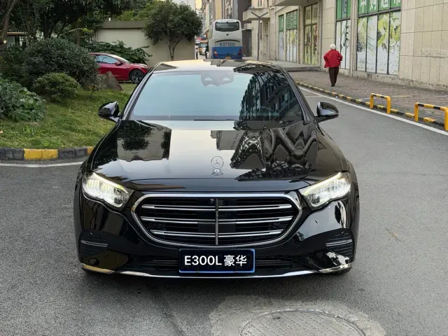 Mercedes-Benz E-Class — Фото автомобиля 2