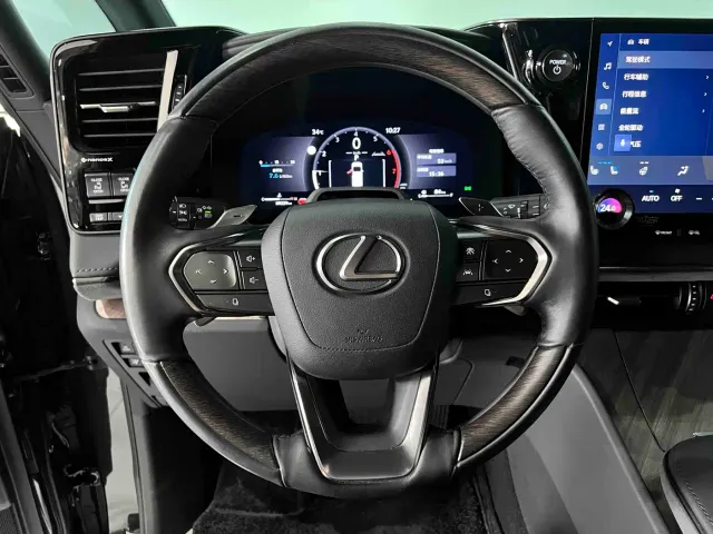 Lexus LM — Фото автомобиля 20