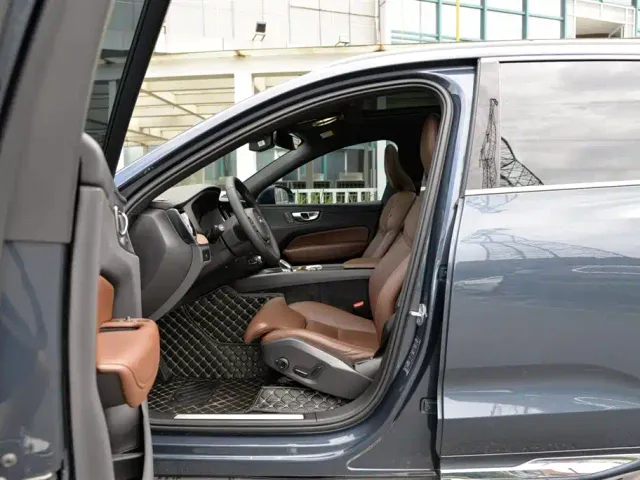 Volvo XC60 — Фото автомобиля 4
