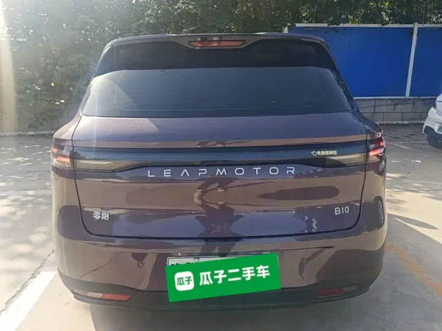 Leapmotor B10 — Фото автомобиля 5