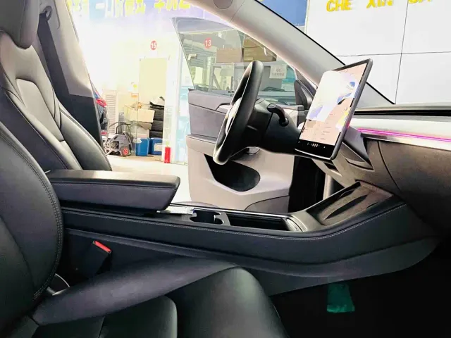 Tesla Model Y — Фото автомобиля 6