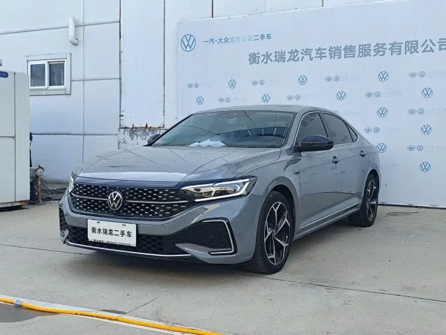Volkswagen Passat — Фото автомобиля 4