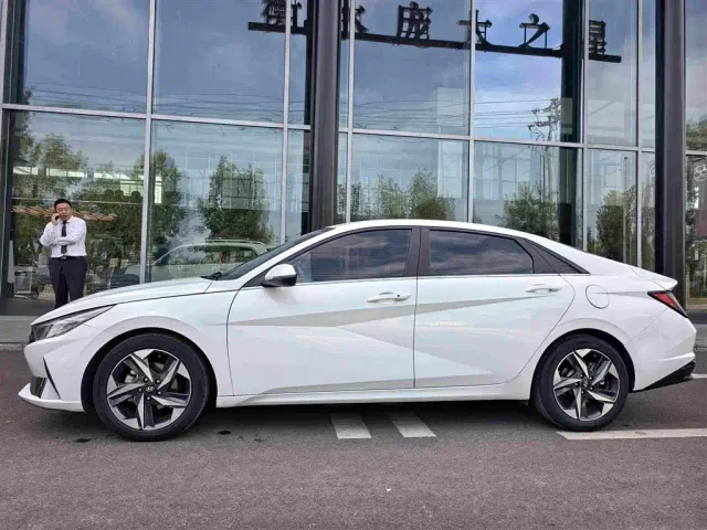 Hyundai Elantra — Фото автомобиля 2