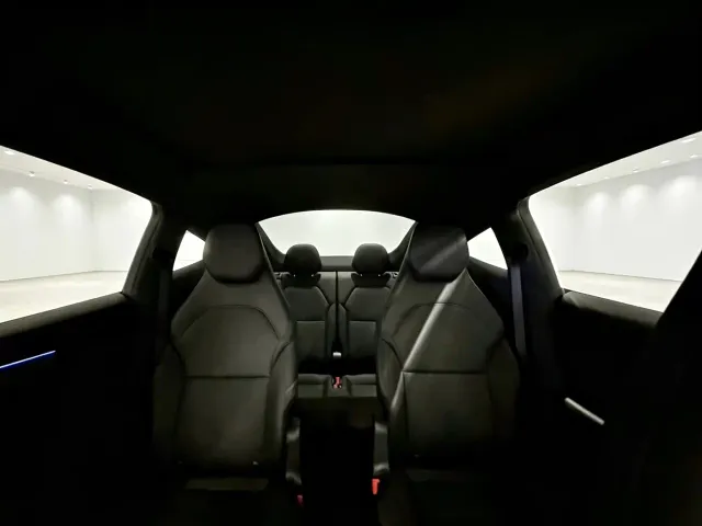 Tesla Model Y L — Фото автомобиля 16