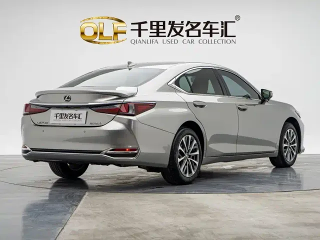 Lexus ES — Фото автомобиля 3