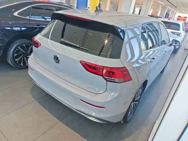 Volkswagen Golf — Фото автомобиля 6