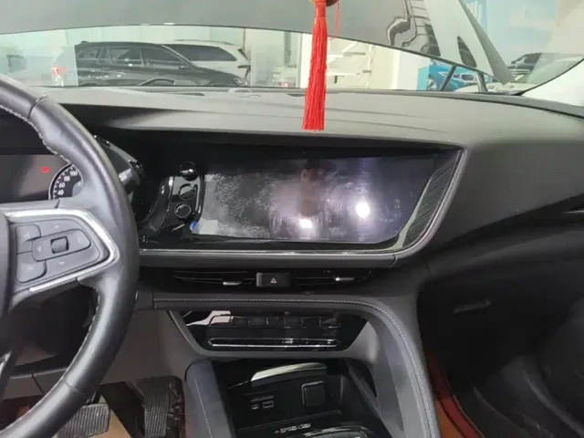Buick Envision Plus — Фото автомобиля 12